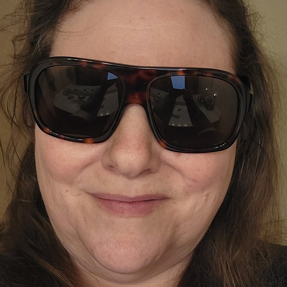 Gucci Tortoise Shell Sunglasses & Case. - Picture 4 of 9